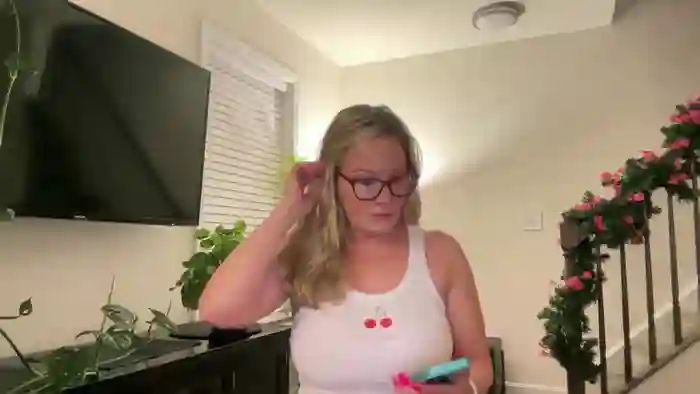 2025/10/13/mfc-milf_goddess-06-16-31