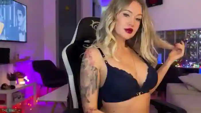 2025/10/18/mfc-alexiangel-04-38-28