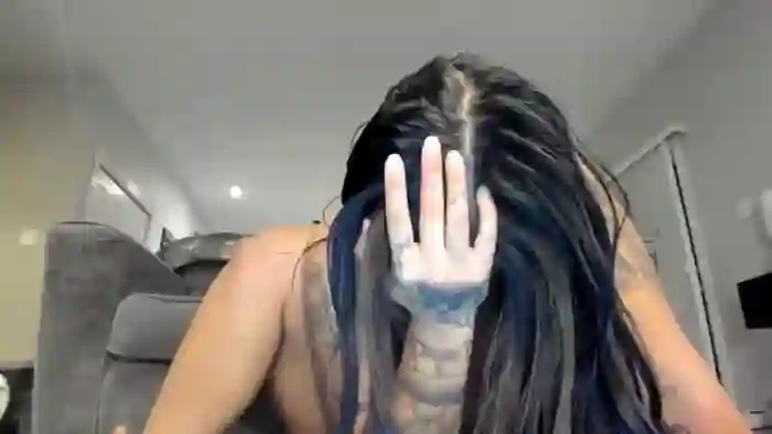 2025/10/18/mfc-vanessawildly-07-39-21