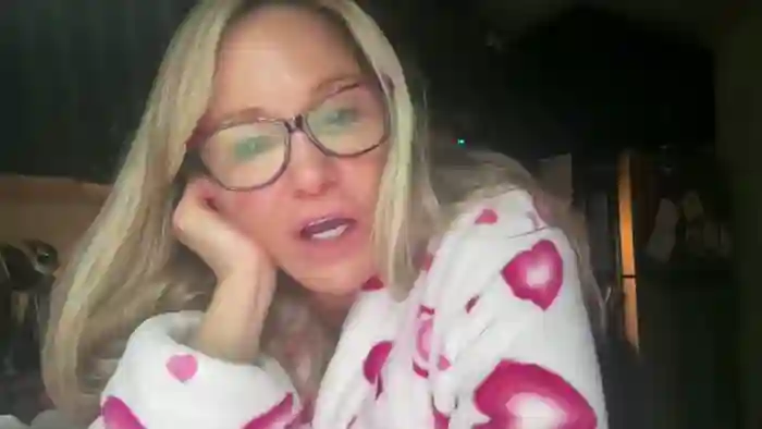 2025/10/19/mfc-milf_goddess-09-17-46