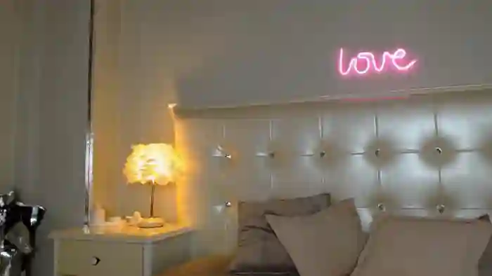 2025/10/20/mfc-briana_coxx-06-00-46