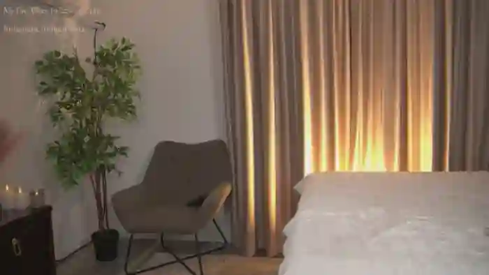 2025/10/21/mfc-alyonaqueenx-20-28-15