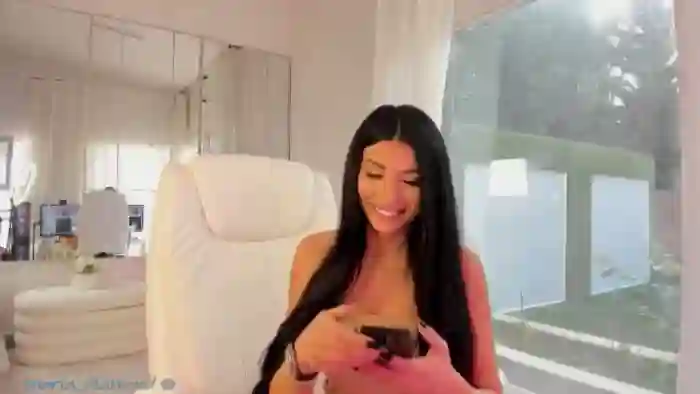 2025/10/21/mfc-miss_diamond_-11-26-02