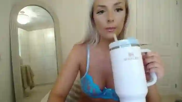 2025/10/22/mfc-beccabelle-18-44-42