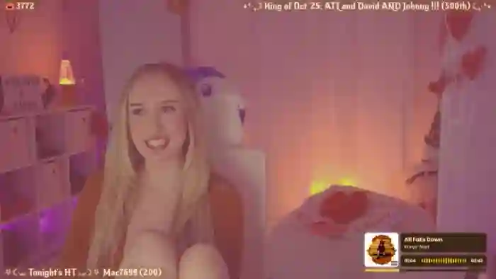 2025/10/23/mfc-oliviaxfaye-03-41-45
