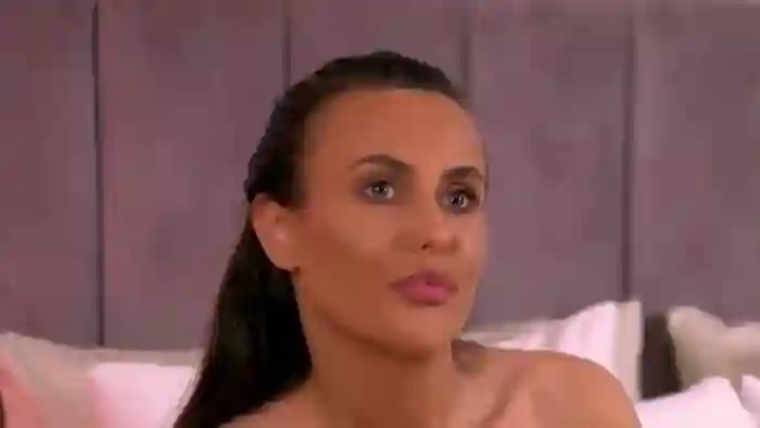 2025/10/24/mfc-anaisbellas-01-03-29