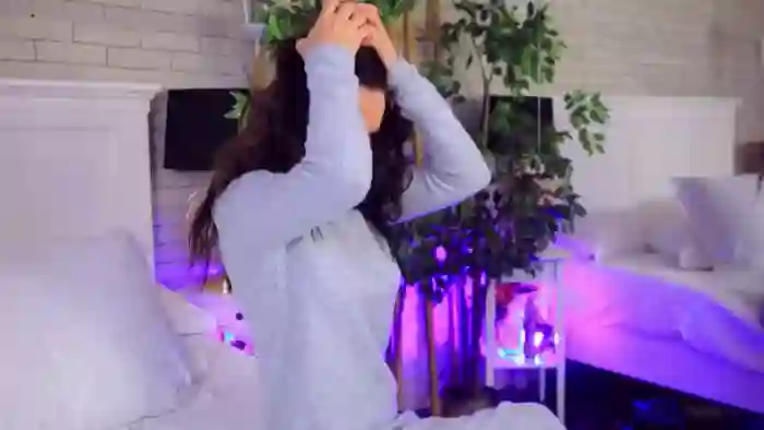 2025/10/24/mfc-carlawhitex-09-02-01