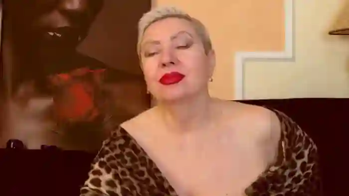 2025/10/24/mfc-lady__posh-02-15-01