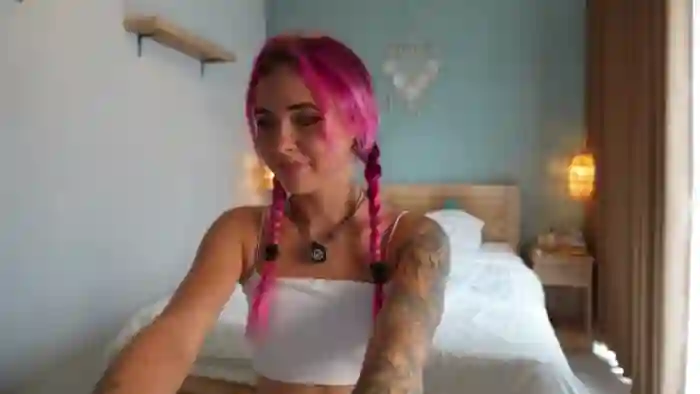 2025/10/24/mfc-sarah_pink-00-50-53