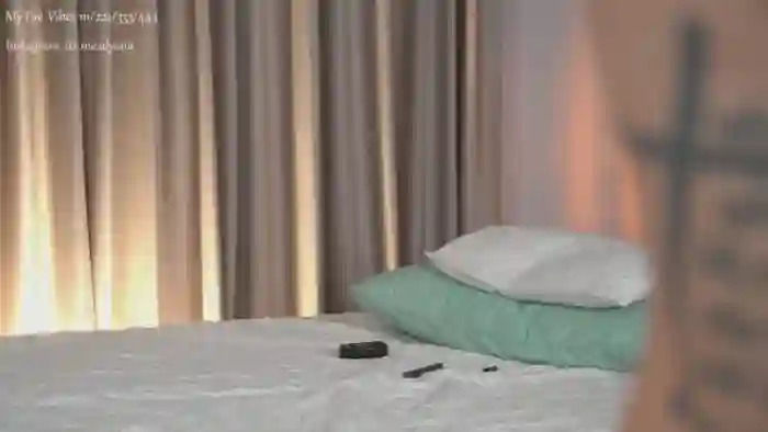 2025/10/25/mfc-alyonaqueenx-21-00-00