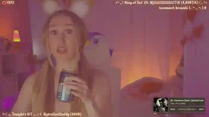 2025/10/25/mfc-oliviaxfaye-05-21-17