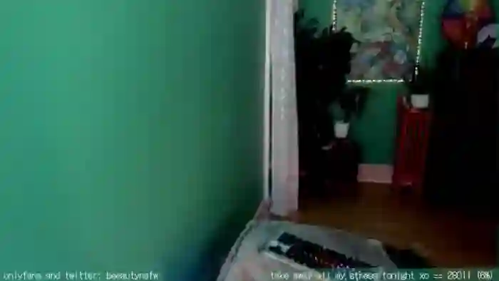 2025/10/26/mfc-beeautynsfw-05-27-59