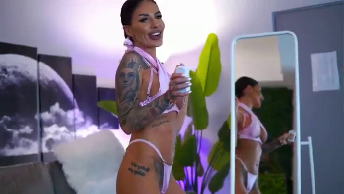 RaquelleVon