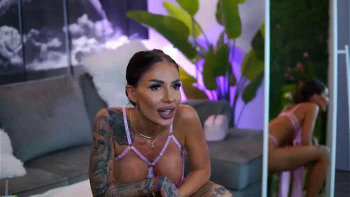 RaquelleVon