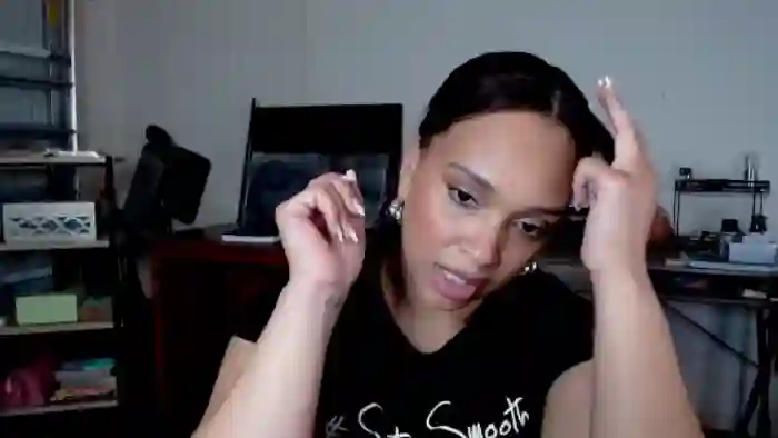 2025/10/26/mfc-sashaestrella-05-00-44