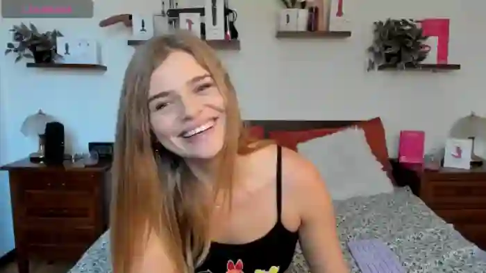 2025/10/27/mfc-haleyreedme-10-45-03