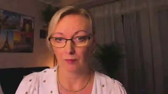 2025/10/28/mfc-starvanessa1-19-43-12