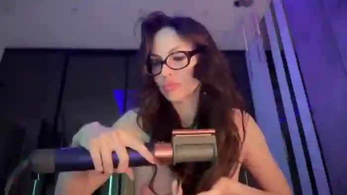 2025/10/28/mfc-uglygirl_-07-10-13