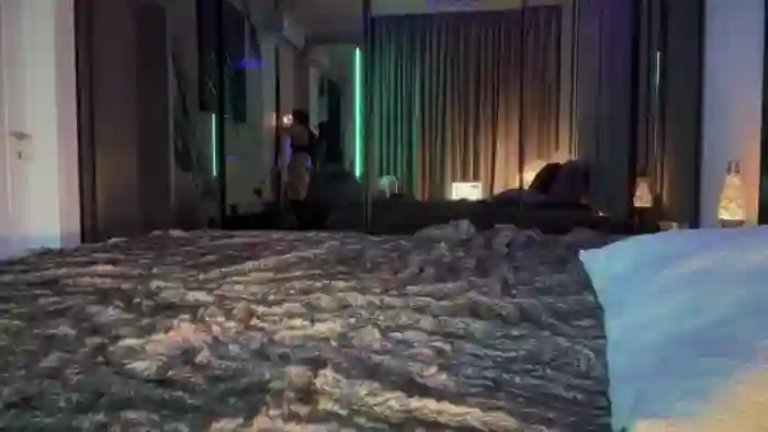 2025/10/28/mfc-uglygirl_-23-24-55