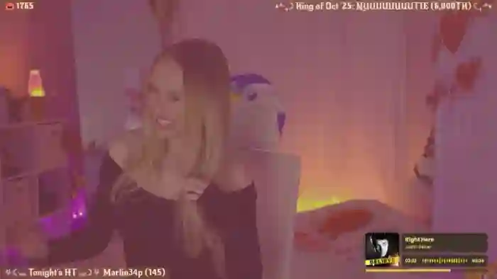 2025/10/30/mfc-oliviaxfaye-03-30-33