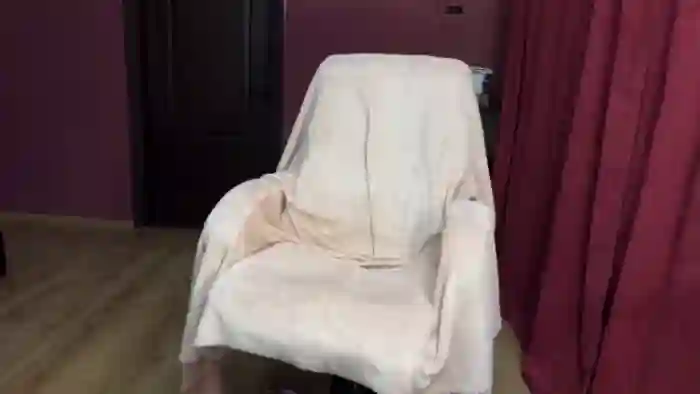 2025/10/31/mfc-emily_me-16-42-20