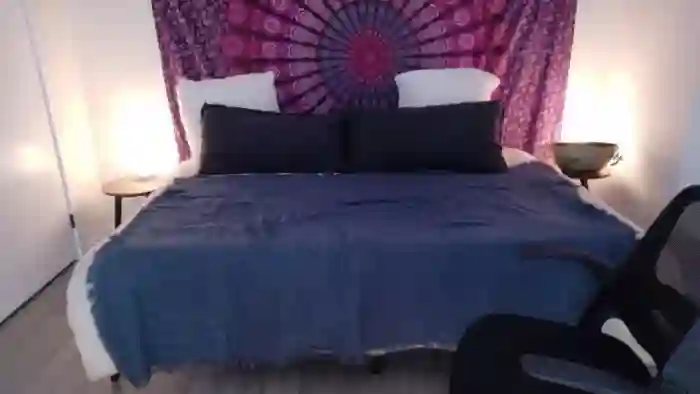 2025/12/12/mfc-eh1_scarlett-04-30-45