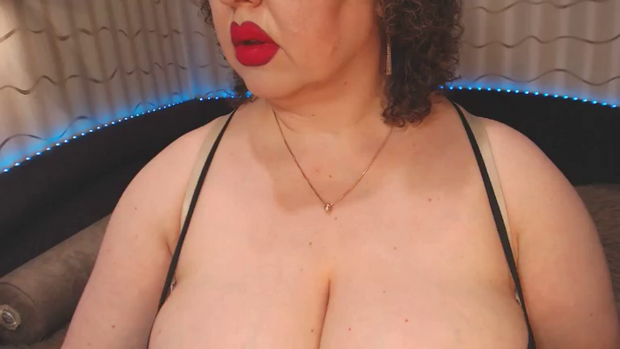 CurvyKatty40DD