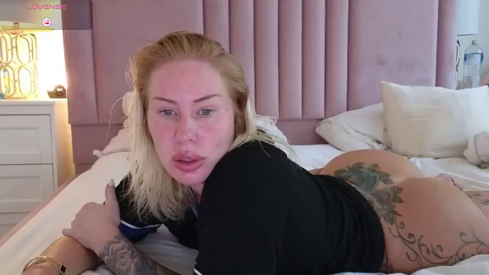 Bustyblondeharlow