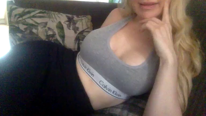 XIzzzabellla_bondX