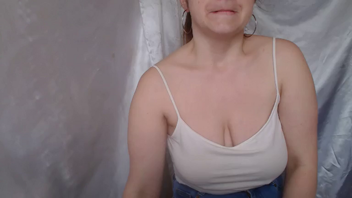 BettyGirlKiss