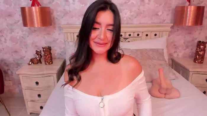 AnnieLeonii