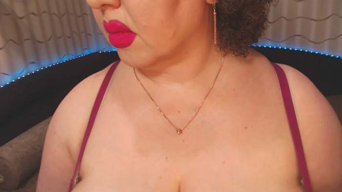 CurvyKatty40DD