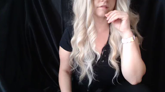 BettyGirlKiss