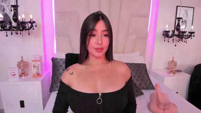 AnnieLeonii