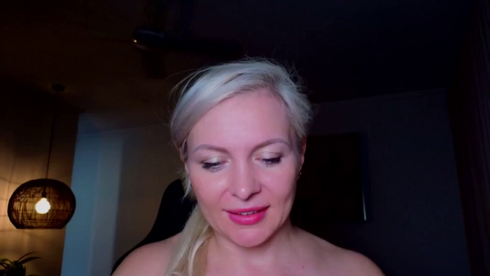 MsLindsayDevis
