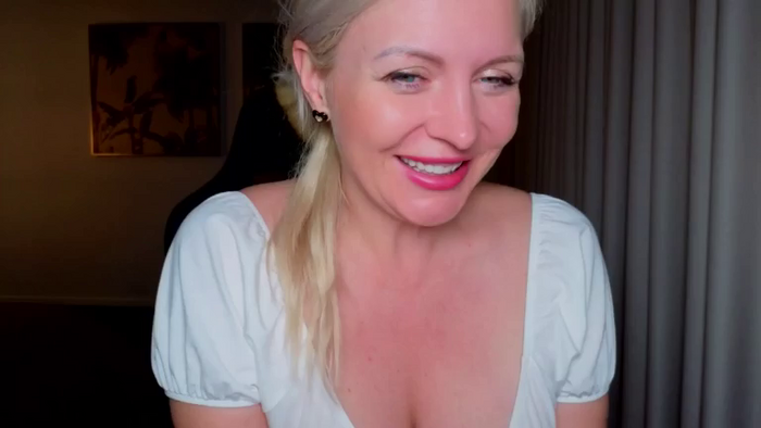 MsLindsayDevis