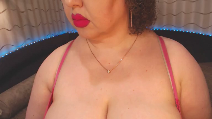CurvyKatty40DD