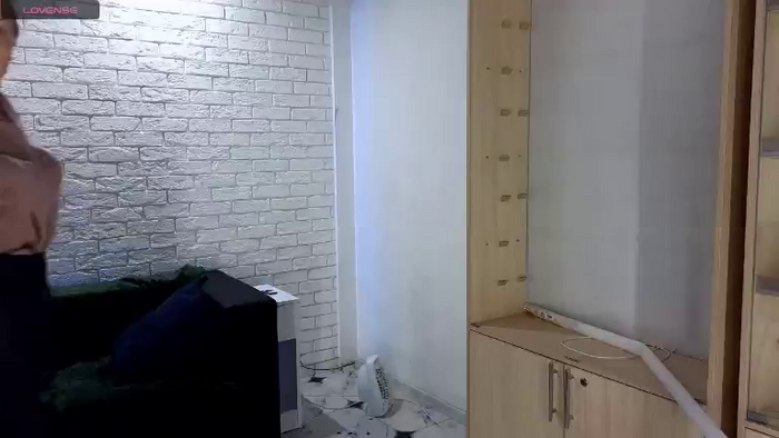 YrhotAbbyX