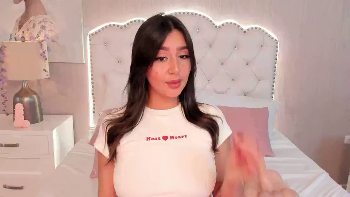 AnnieLeonii