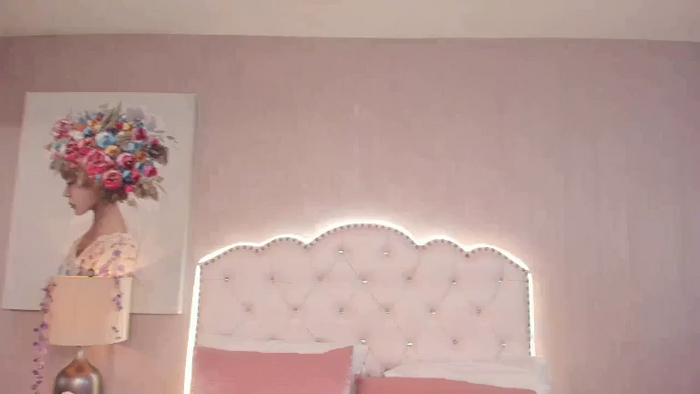 AnnieLeonii