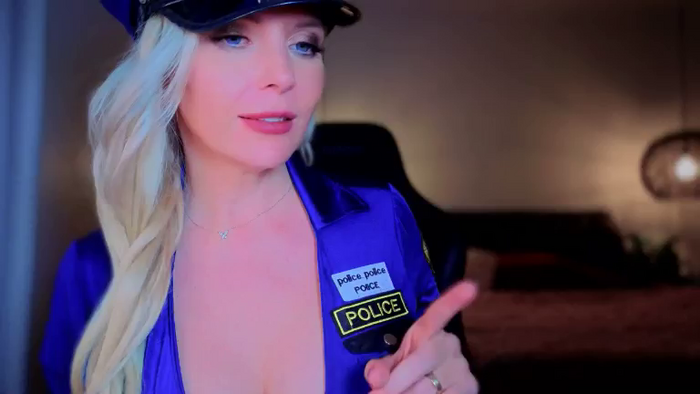 MsLindsayDevis