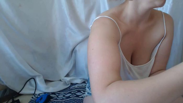 BettyGirlKiss