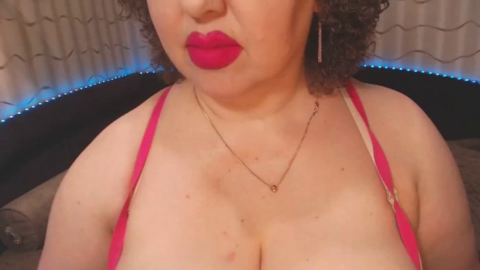 CurvyKatty40DD