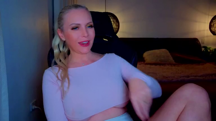 MsLindsayDevis