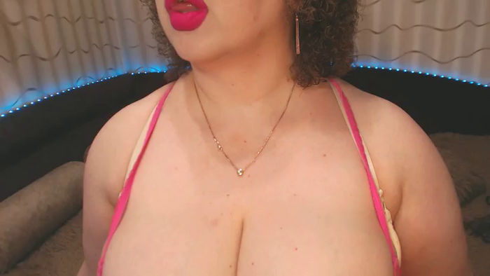 CurvyKatty40DD
