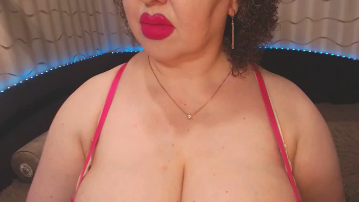 CurvyKatty40DD
