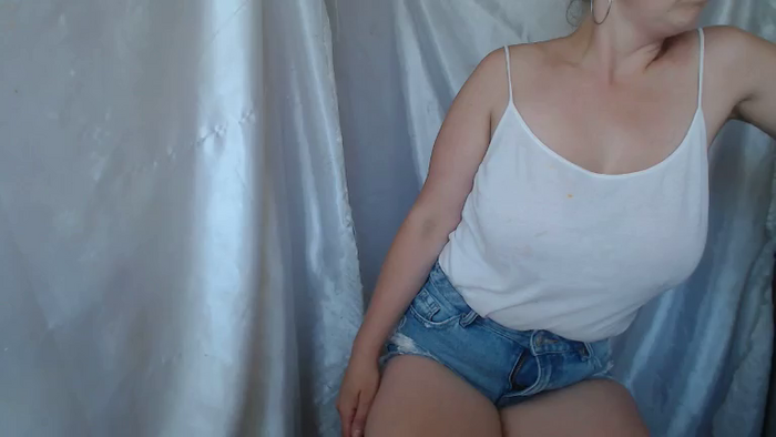 BettyGirlKiss