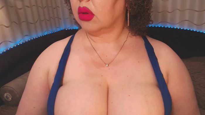 CurvyKatty40DD