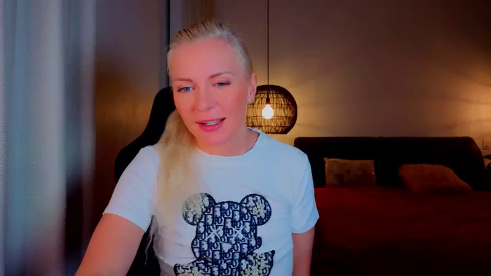 MsLindsayDevis