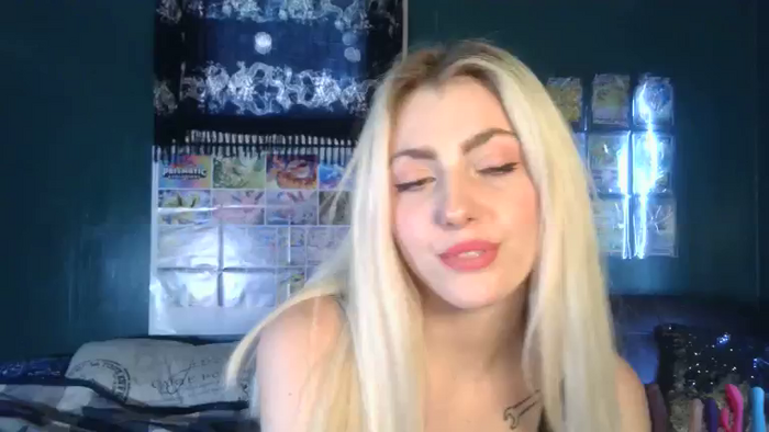 AlexMarieXOXO